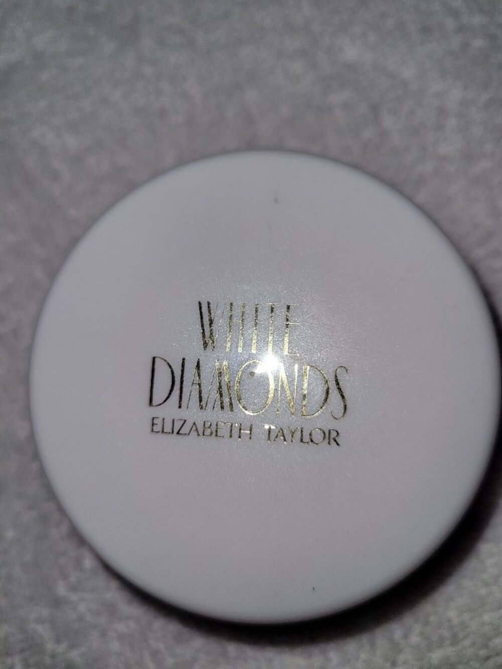 White Diamonds by Elizabeth Taylor body powder